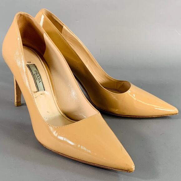 PRADA Size 7 Beige Leather Saffiano Pointed Toe Stiletto Heels Pumps